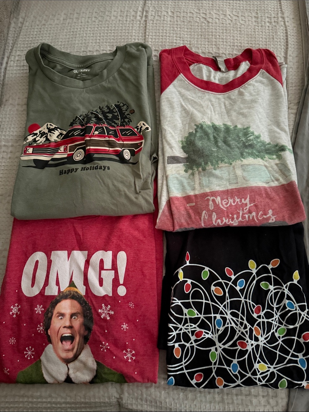 Bundle women’s Holiday Graphic Tee